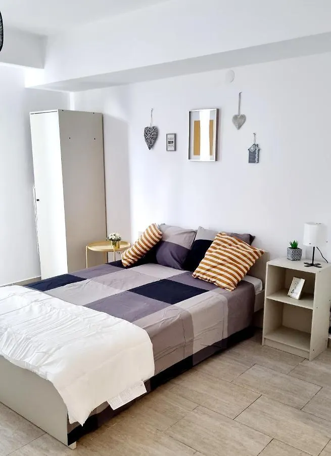 Studio Central Exer III Bucharest 0*,  Romania